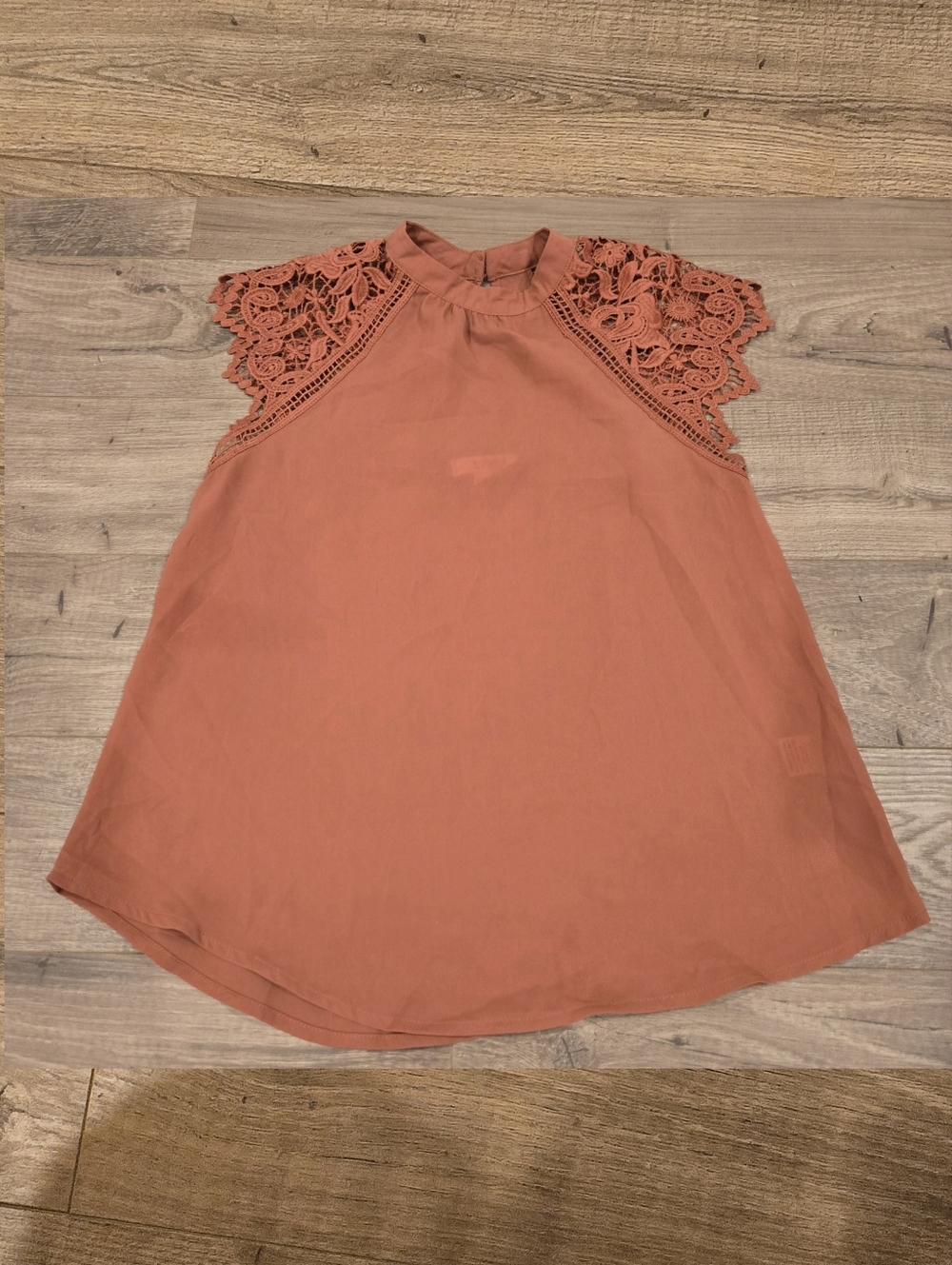 NWOT Boho Chic Coral Lace Cap Sleeve Blouse Top Size Small